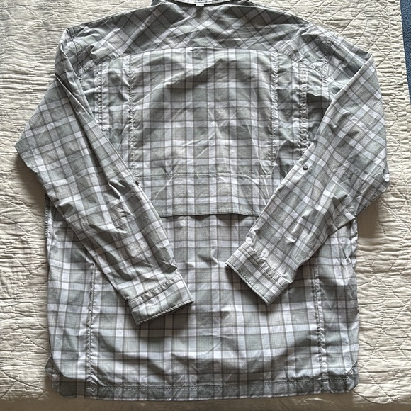 Under Armour Shirt - Picture 9 of 13